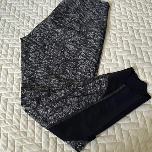 Lululemon. - Picture 7 of 7